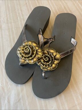 Olivia Miller Gold Floral Rose-Embellished Sandals